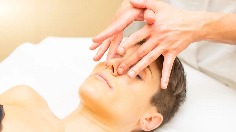 روش صحیح ماساژ بینی پس از عمل | جراح بینی اصفهان | دکتر علی علوی راد